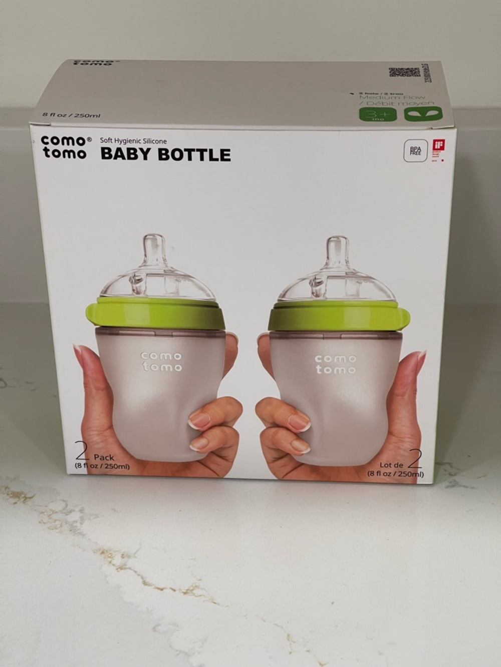 New in box Comotomo Baby Bottles 8 oz Green (2 Pack)